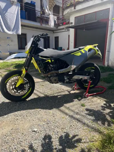 Husqvarna 701 Supermoto (2023 - 25) usata