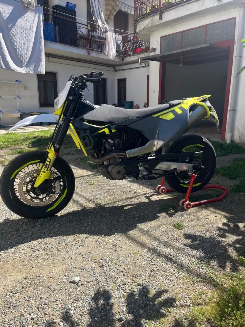 Husqvarna 701 Supermoto (2023 - 25)