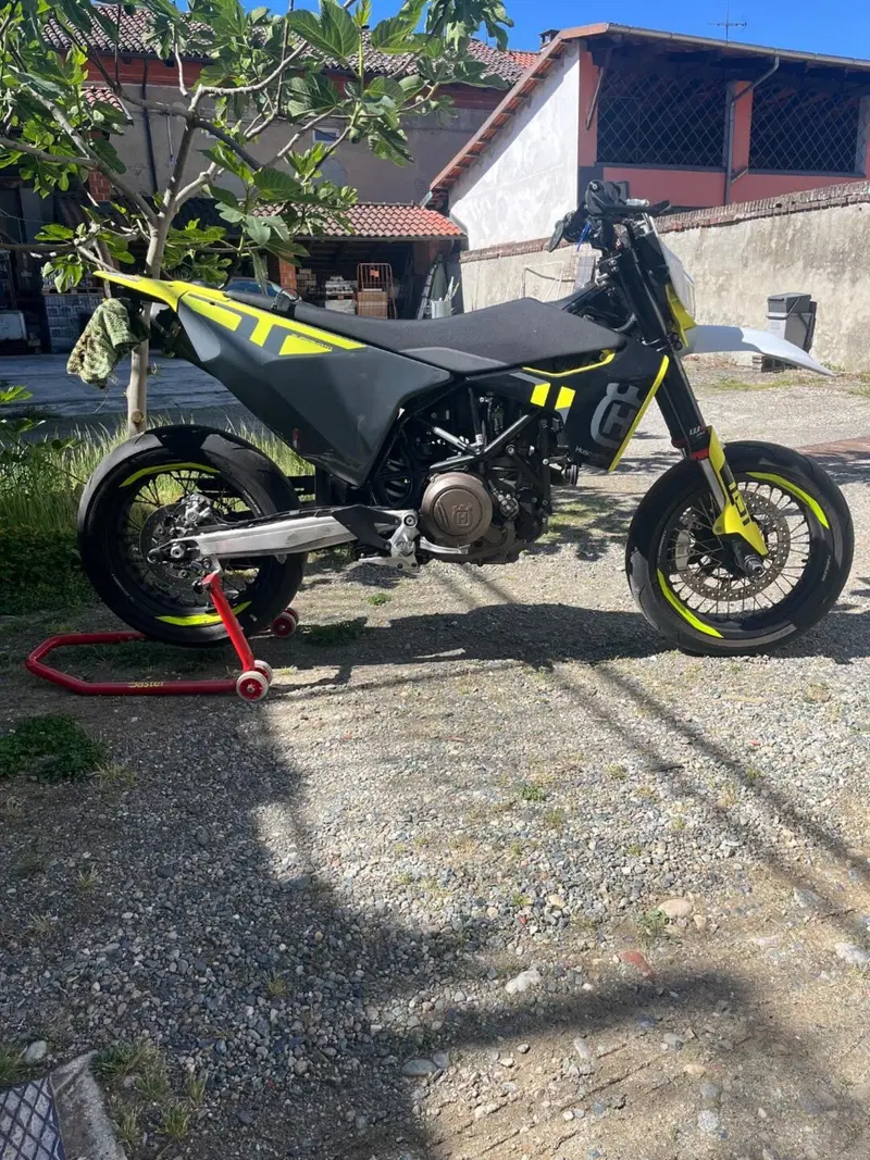 Husqvarna 701 Supermoto (2023 - 25) (2)