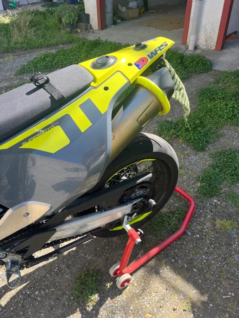 Husqvarna 701 Supermoto (2023 - 25) (3)