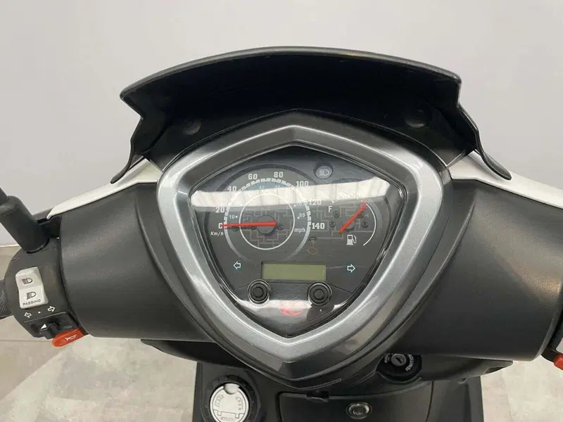 Kymco Agility 200i R16 + (2014 - 17) (4)