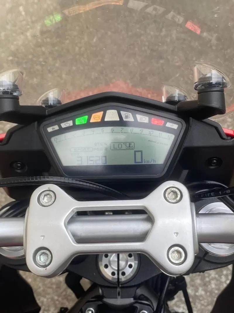 Ducati Hyperstrada 821 (2013 - 15) (6)