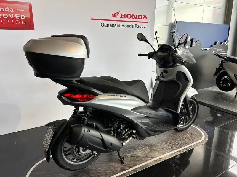 Piaggio Beverly 300 Hpe (2021) (2)