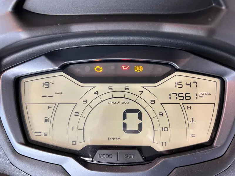 Piaggio Beverly 300 Hpe (2021) (7)