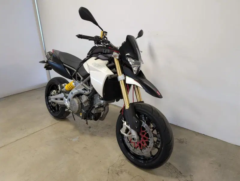 Aprilia Dorsoduro 750 (2009 - 14) (2)