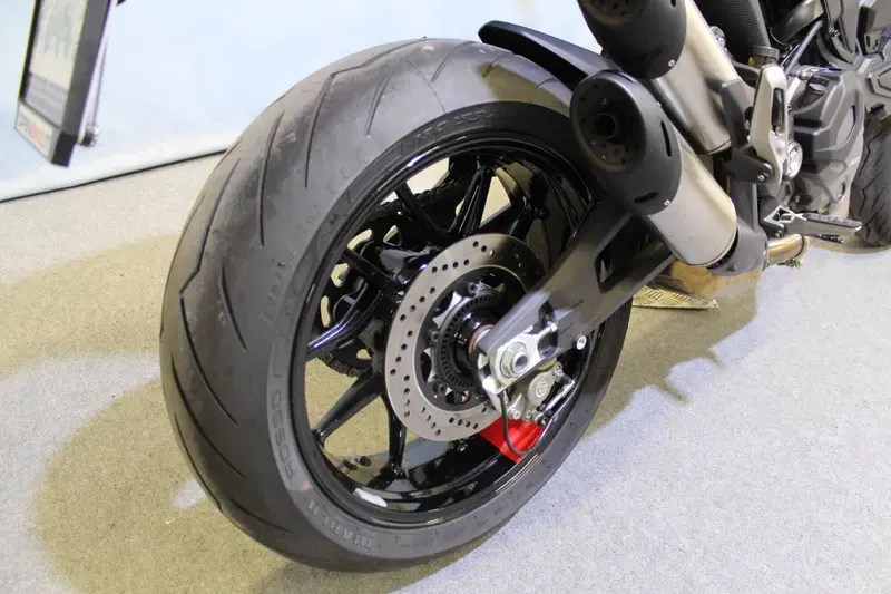 Ducati Monster 937 + (2021 - 25) (6)