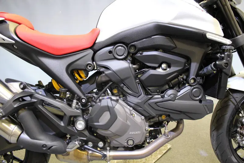 Ducati Monster 937 + (2021 - 25) (9)