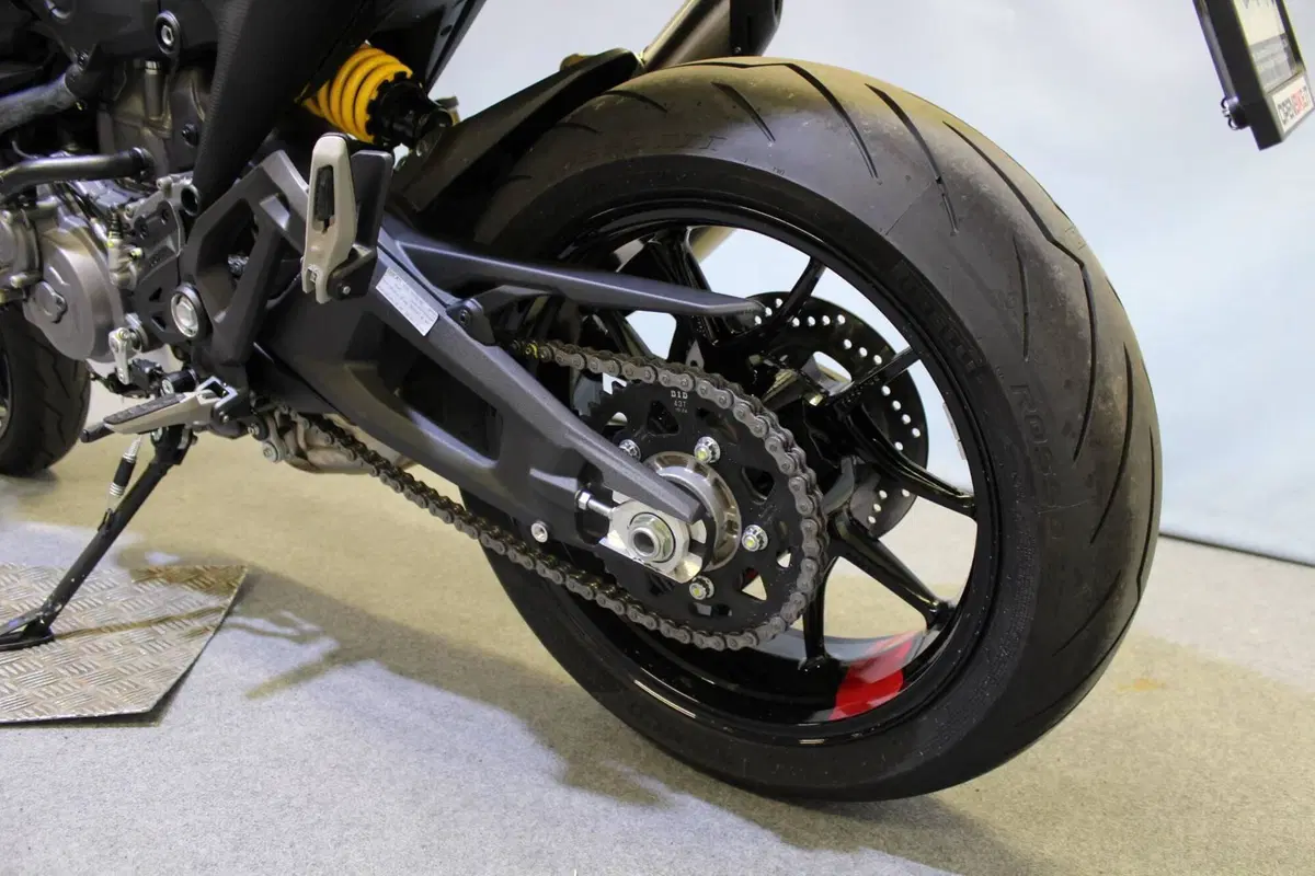 Ducati Monster 937 + (2021 - 25) (15)