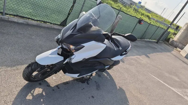 Yamaha X-Max 250 (2014 - 16) (2)