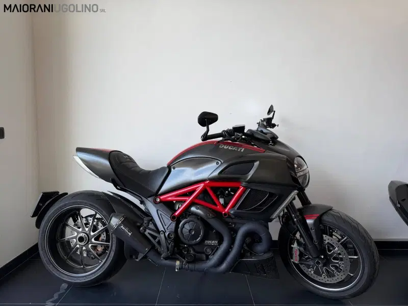 Ducati Diavel 1200 Carbon (2010 - 13)