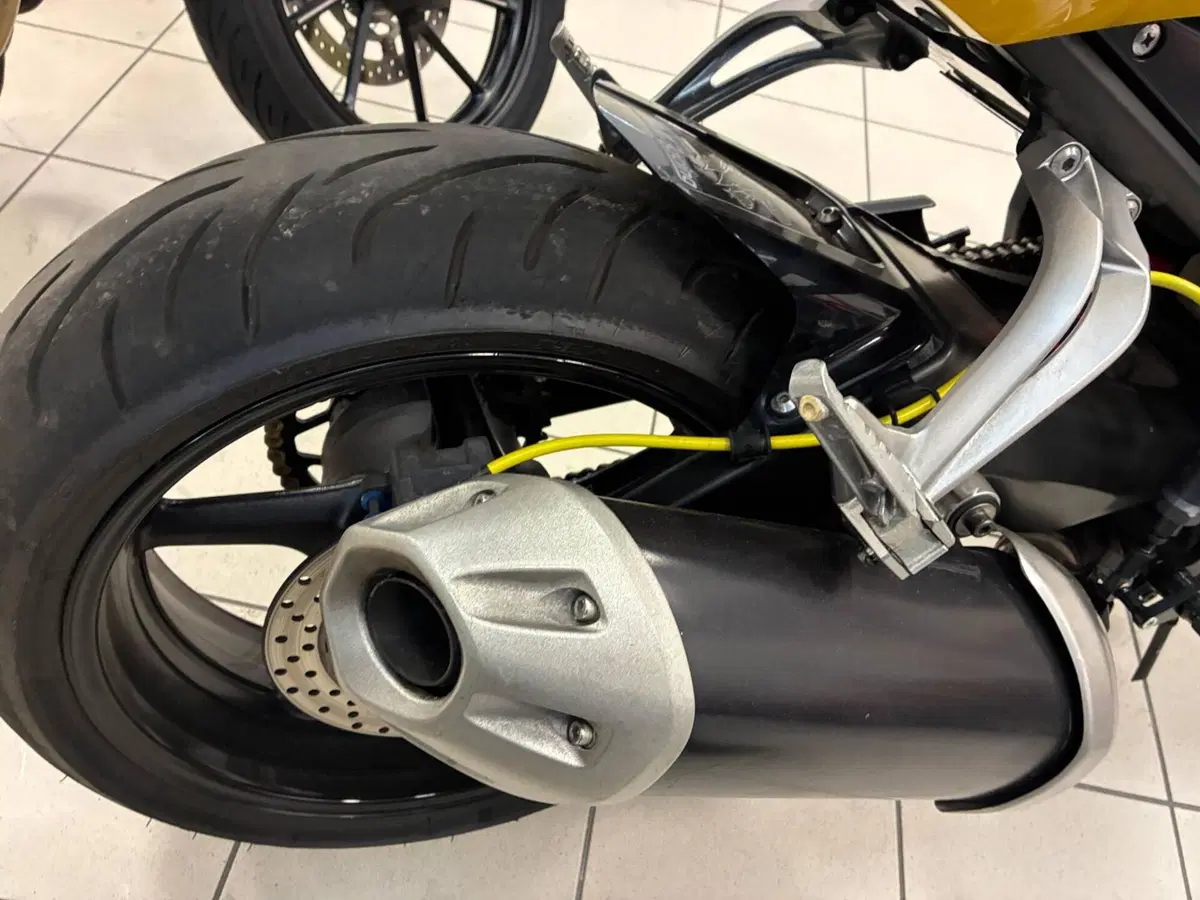 Yamaha FZ1 (2006 - 16) (7)