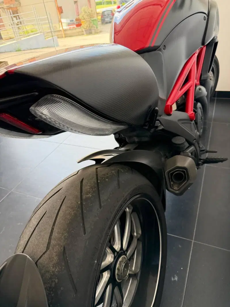 Ducati Diavel 1200 Carbon (2010 - 13) (4)