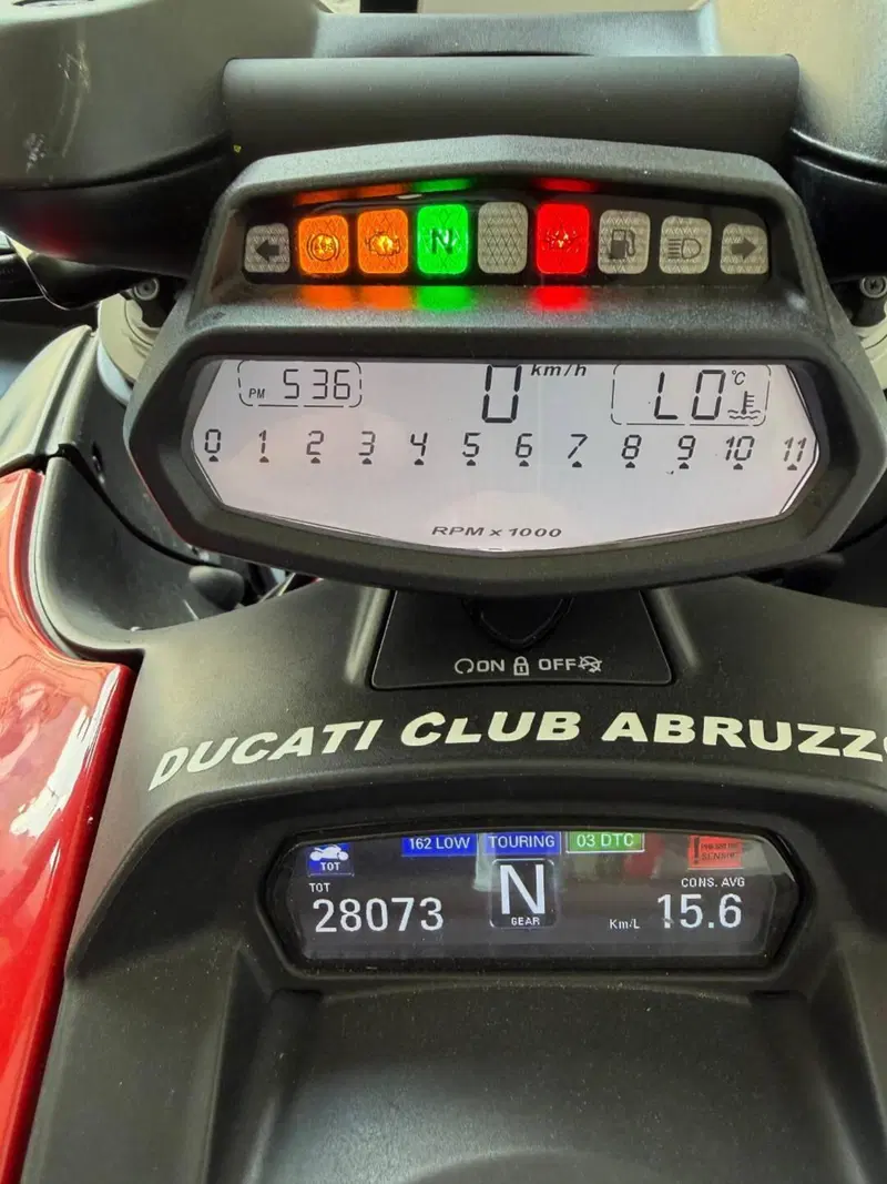 Ducati Diavel 1200 Carbon (2010 - 13) (5)