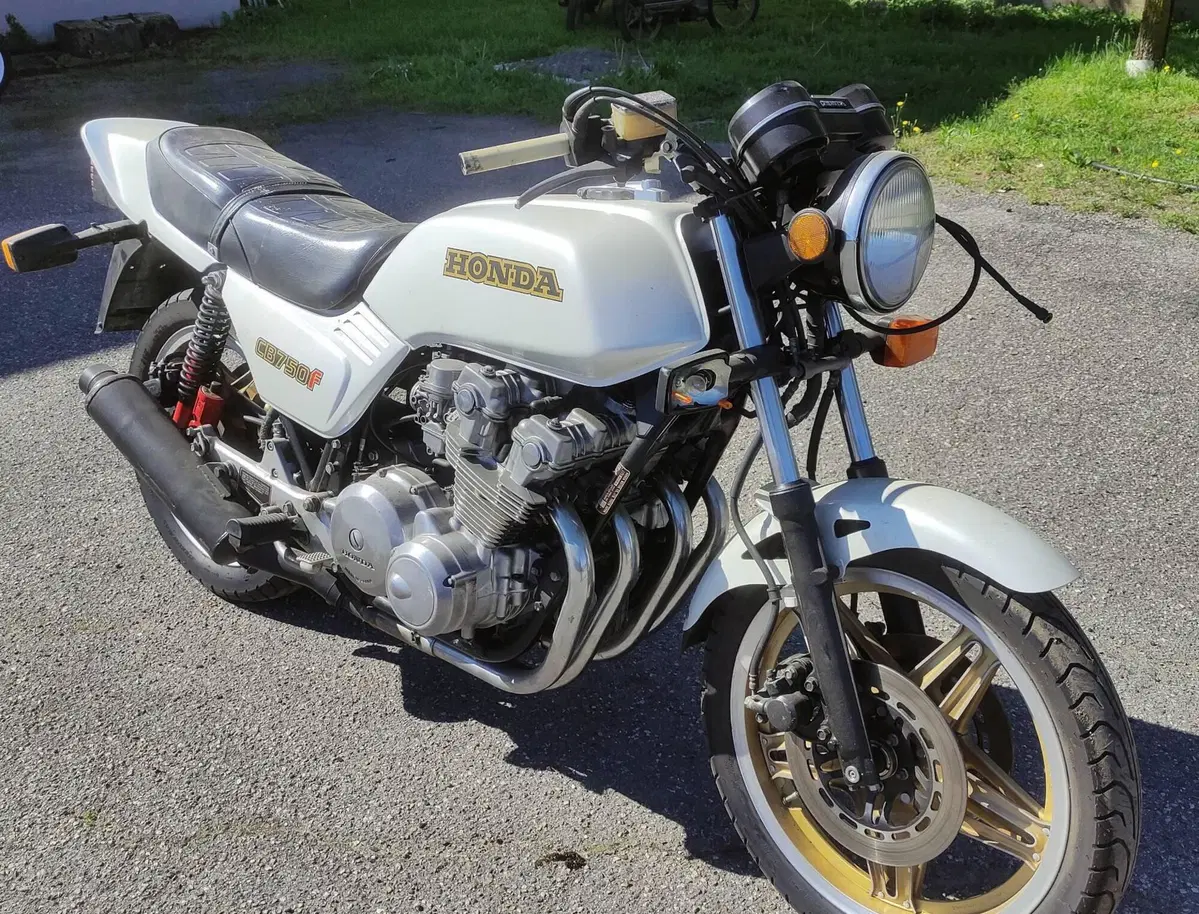 Honda CB 750 F (2)