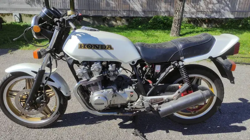 Honda CB 750 F (4)