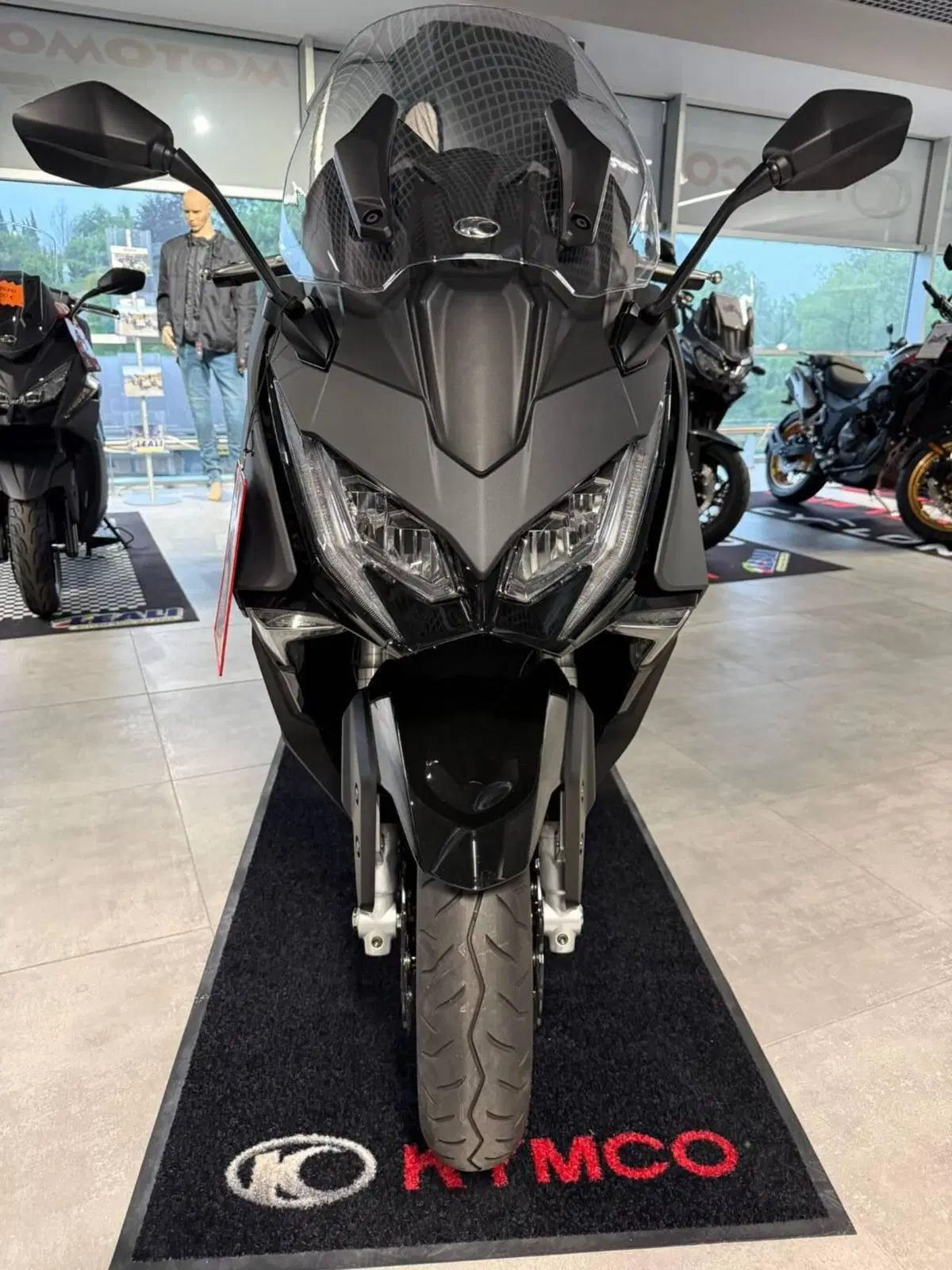 Kymco AK 575 Premium (2025 - 26) (2)
