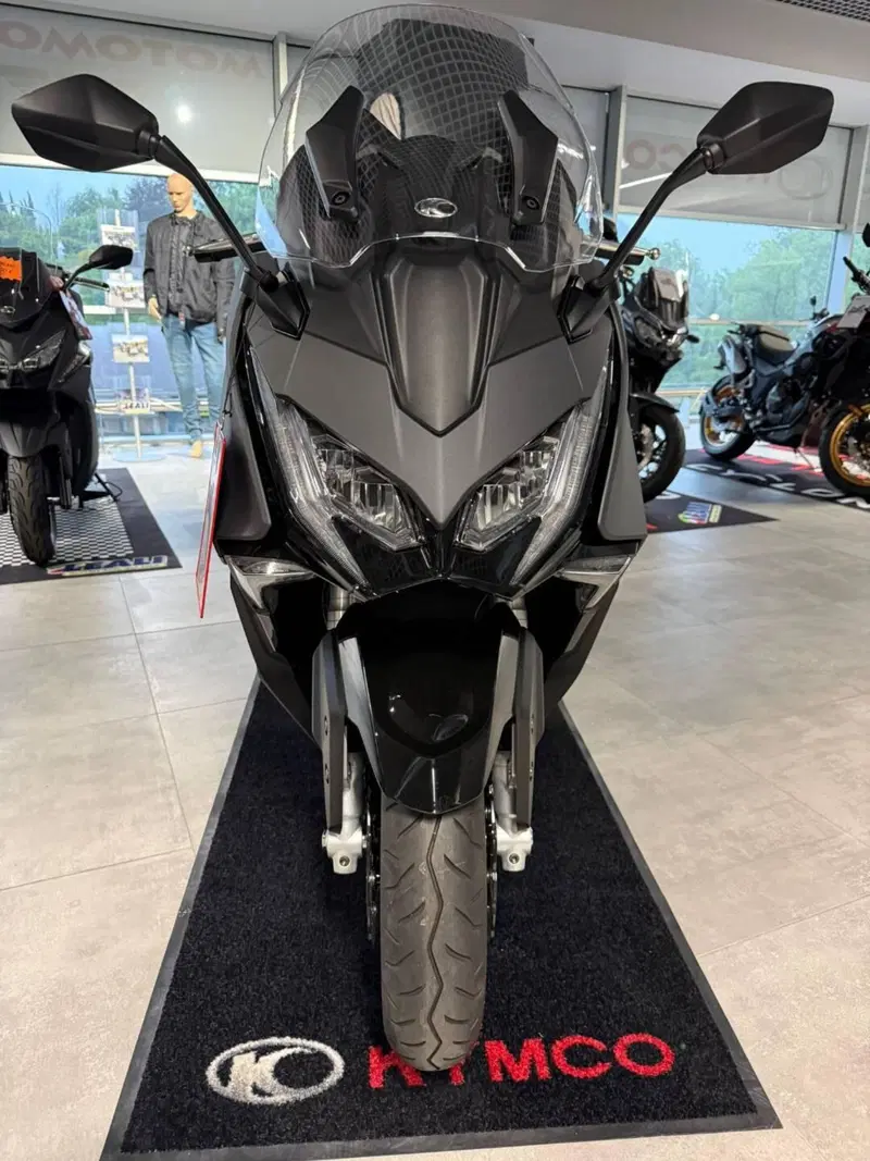 Kymco AK 575 Premium (2025 - 26) (2)