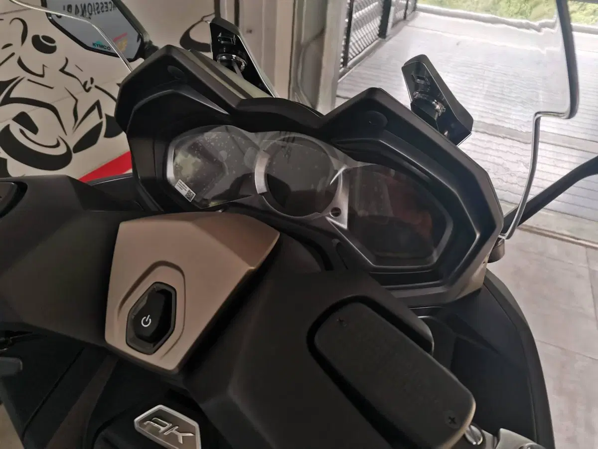 Kymco AK 575 Premium (2025 - 26) (5)