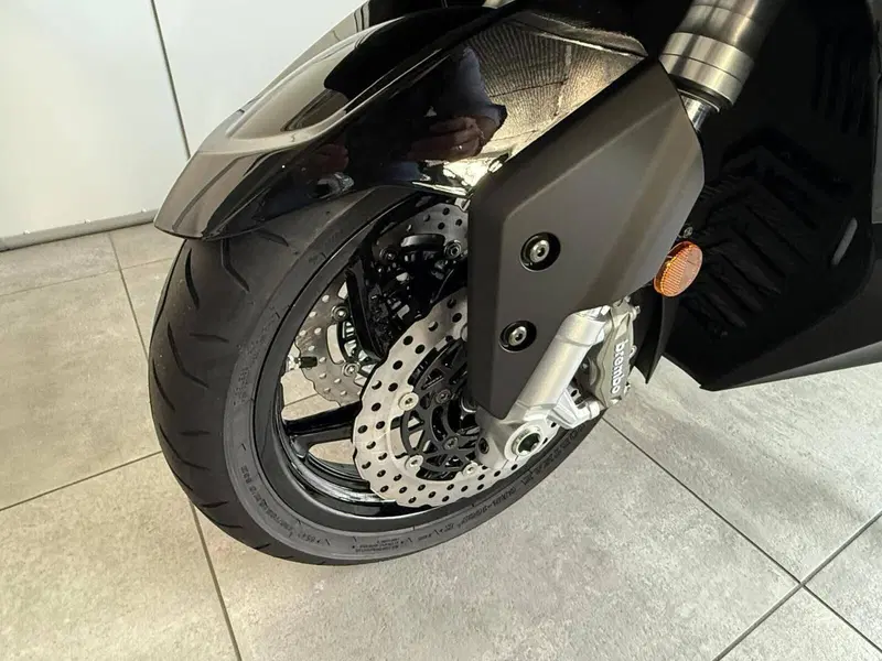 Kymco AK 575 Premium (2025 - 26) (8)