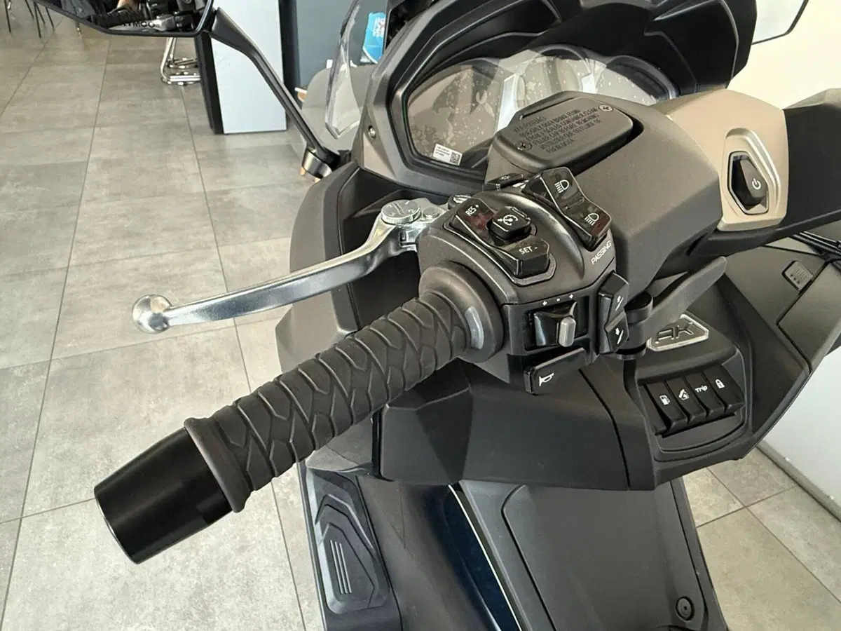 Kymco AK 575 Premium (2025 - 26) (9)