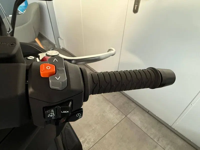 Kymco AK 575 Premium (2025 - 26) (11)