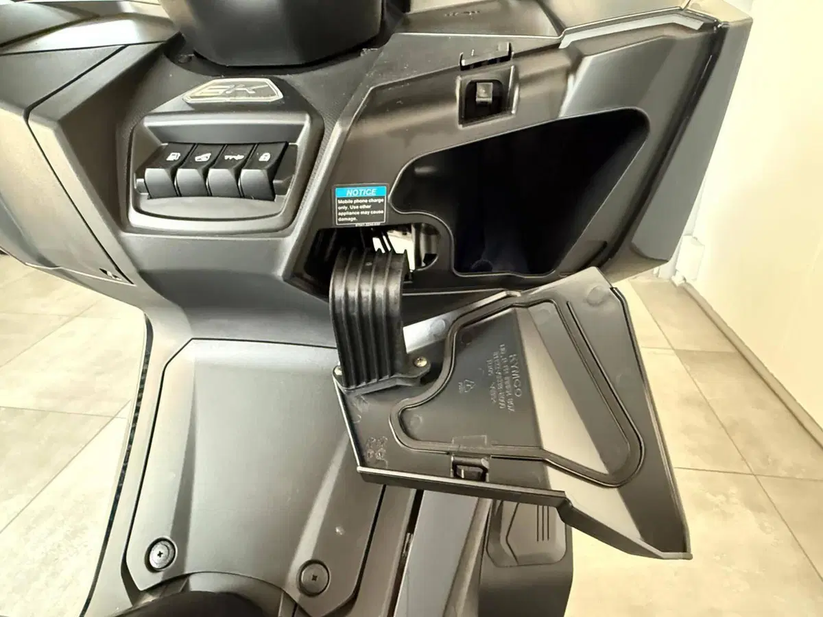 Kymco AK 575 Premium (2025 - 26) (12)