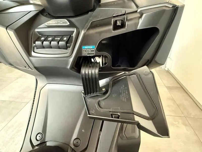 Kymco AK 575 Premium (2025 - 26) (12)