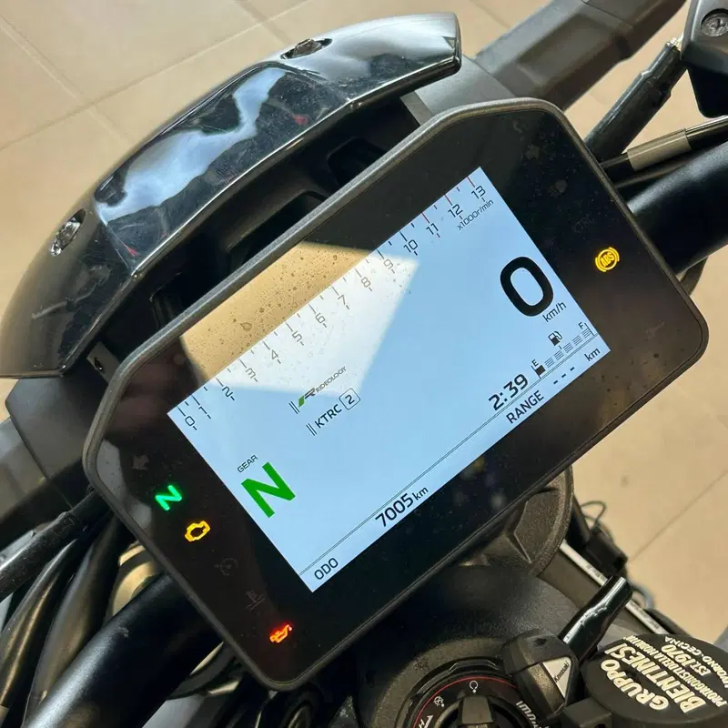 Kawasaki Z 900 (2025 - 26) (3)