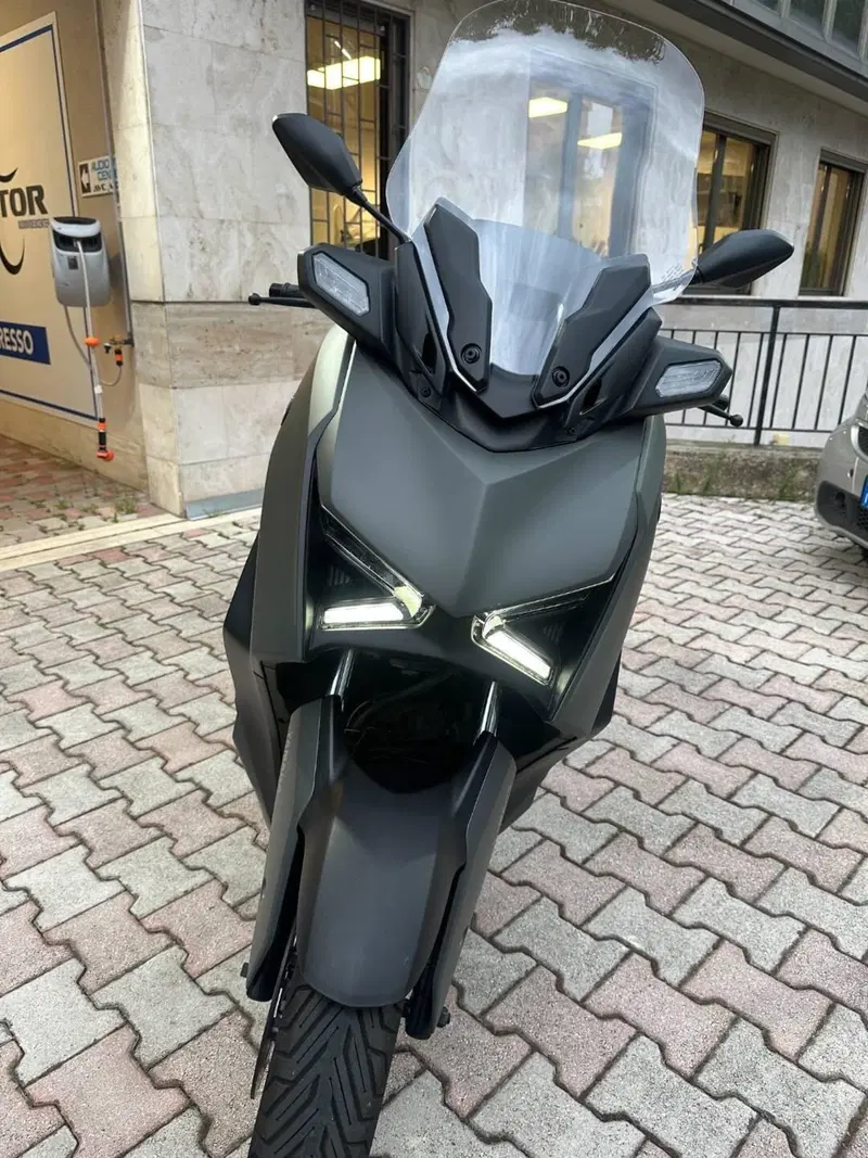 Yamaha X-Max 300 (2025 - 26) (2)