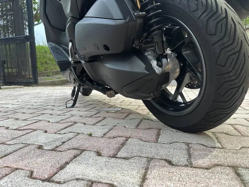 Yamaha X-Max 300 (2025 - 26) (9)