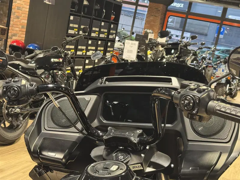 Harley-Davidson Road Glide (2024 - 26) (2)