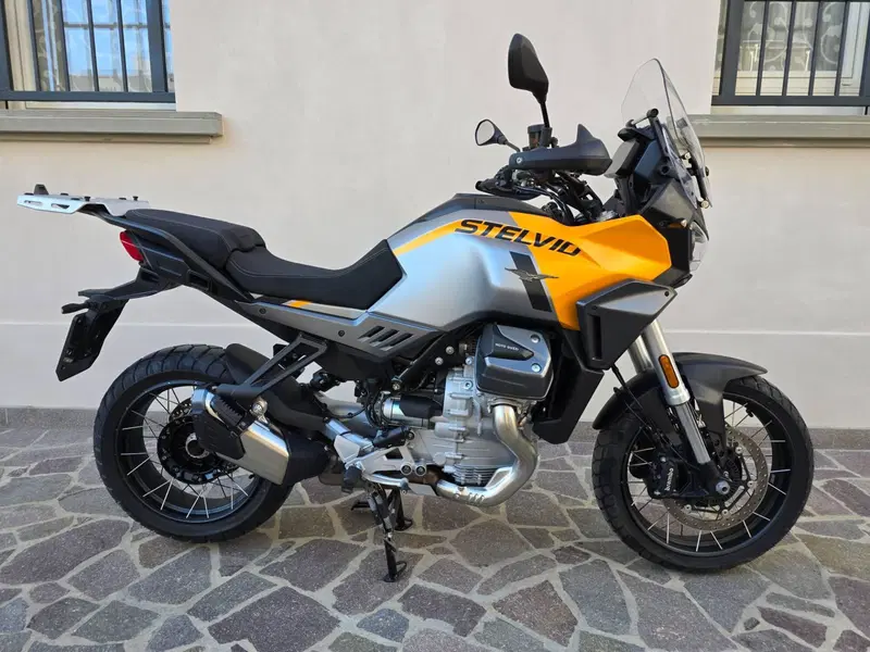 Moto Guzzi Stelvio (2024 - 26)