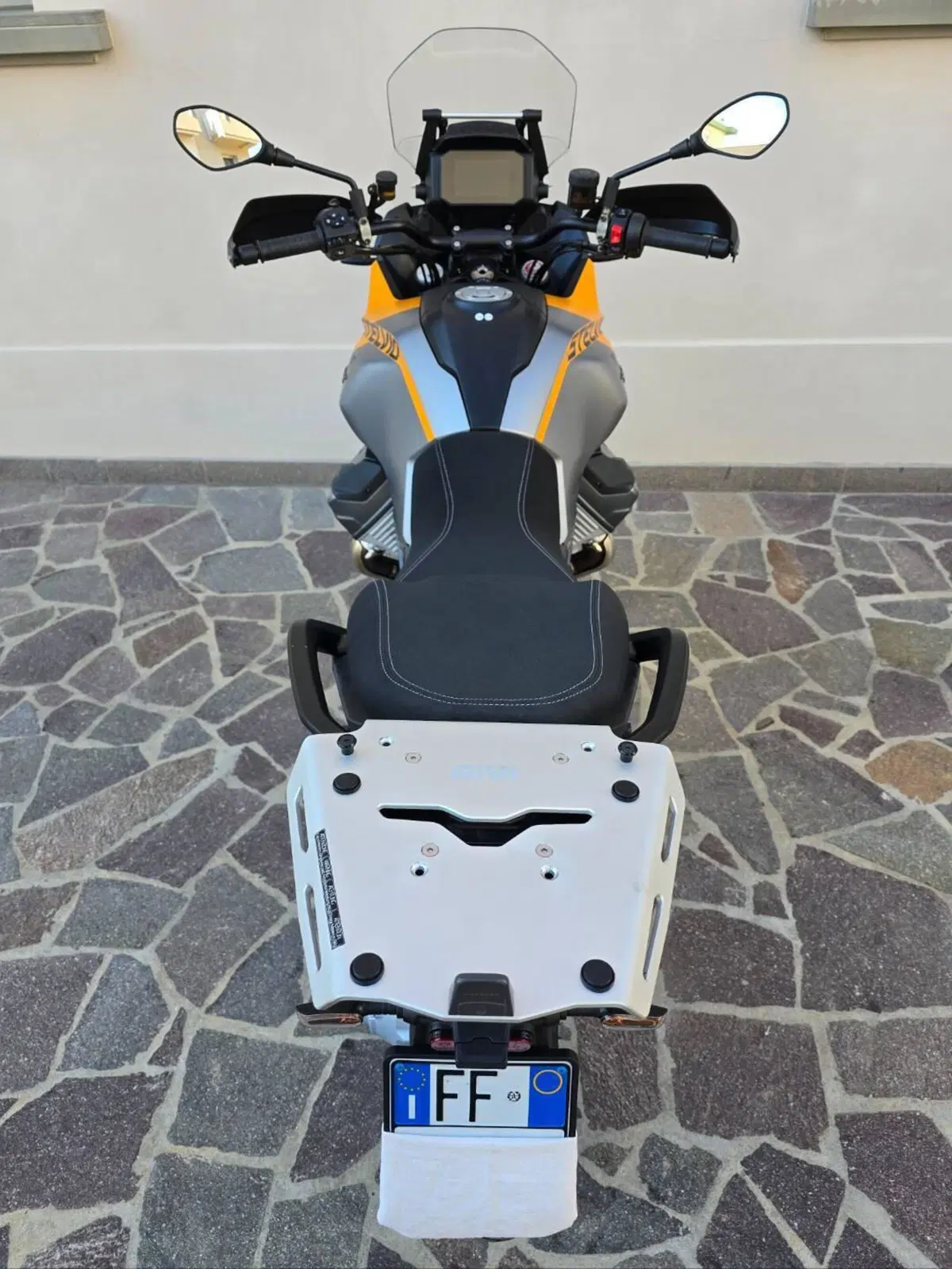 Moto Guzzi Stelvio (2024 - 26) (4)