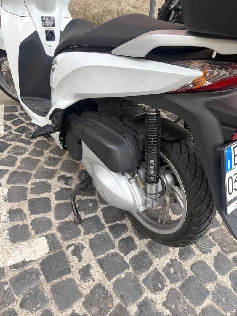 Honda SH 300 i ABS (2016 - 20) (7)