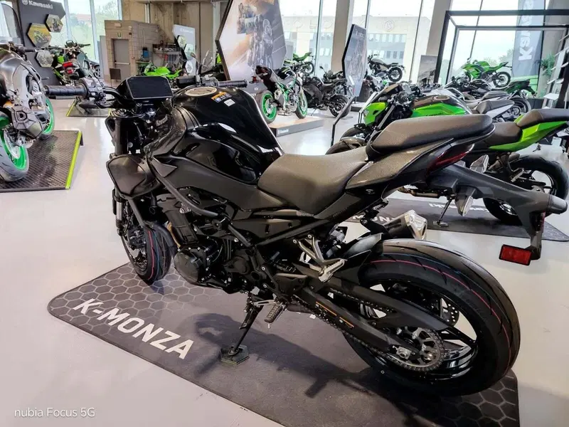 Kawasaki Z 900 SE (2025 - 26) (2)
