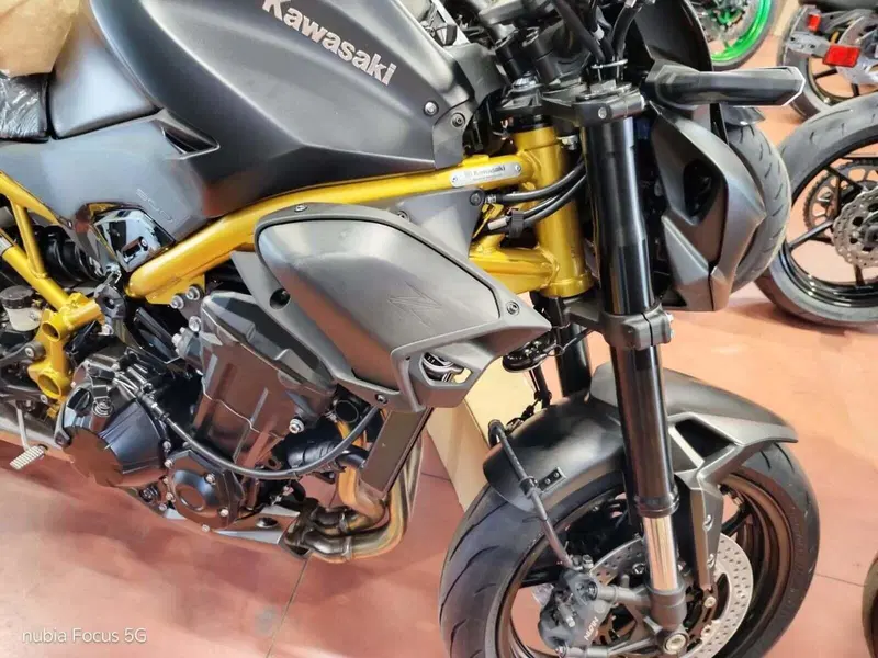 Kawasaki Z 900 SE (2025 - 26) (4)