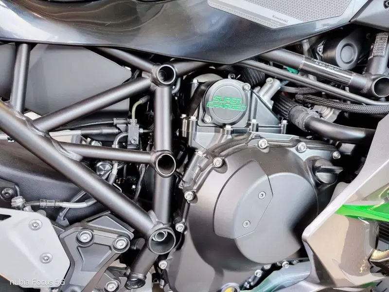 Kawasaki Ninja H2 SX SE (2023 - 26) (4)