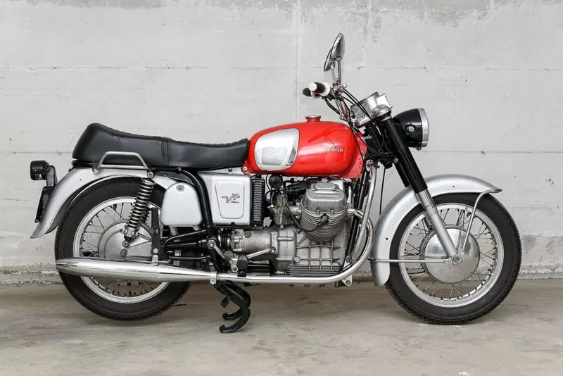 Moto Guzzi v7 700