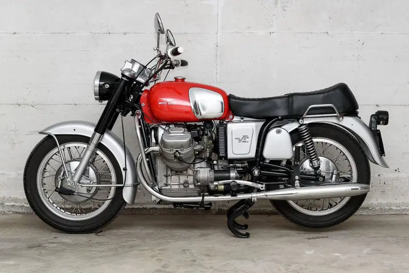 Moto Guzzi v7 700 (3)