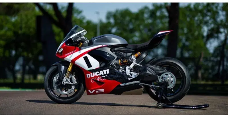 Ducati Panigale V2 Superquadro Final Edition (2024) (2)
