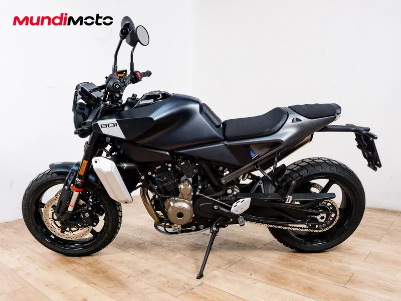 Husqvarna Svartpilen 801 (2024 - 26) (6)