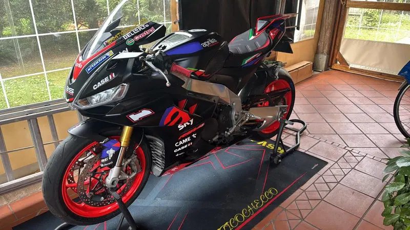 Aprilia RSV4 1100 (2021 - 24) (7)
