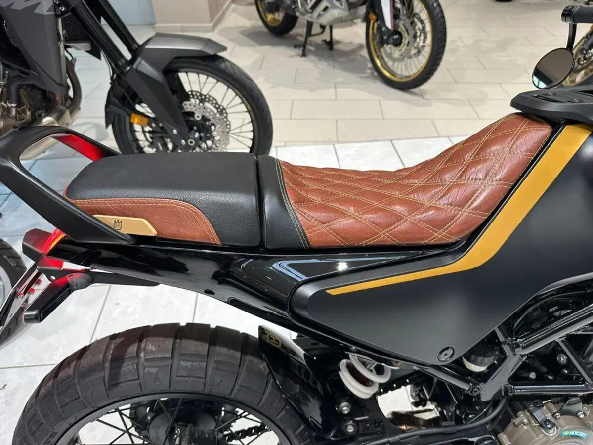 Husqvarna Svartpilen 401 (2021 - 23) (5)