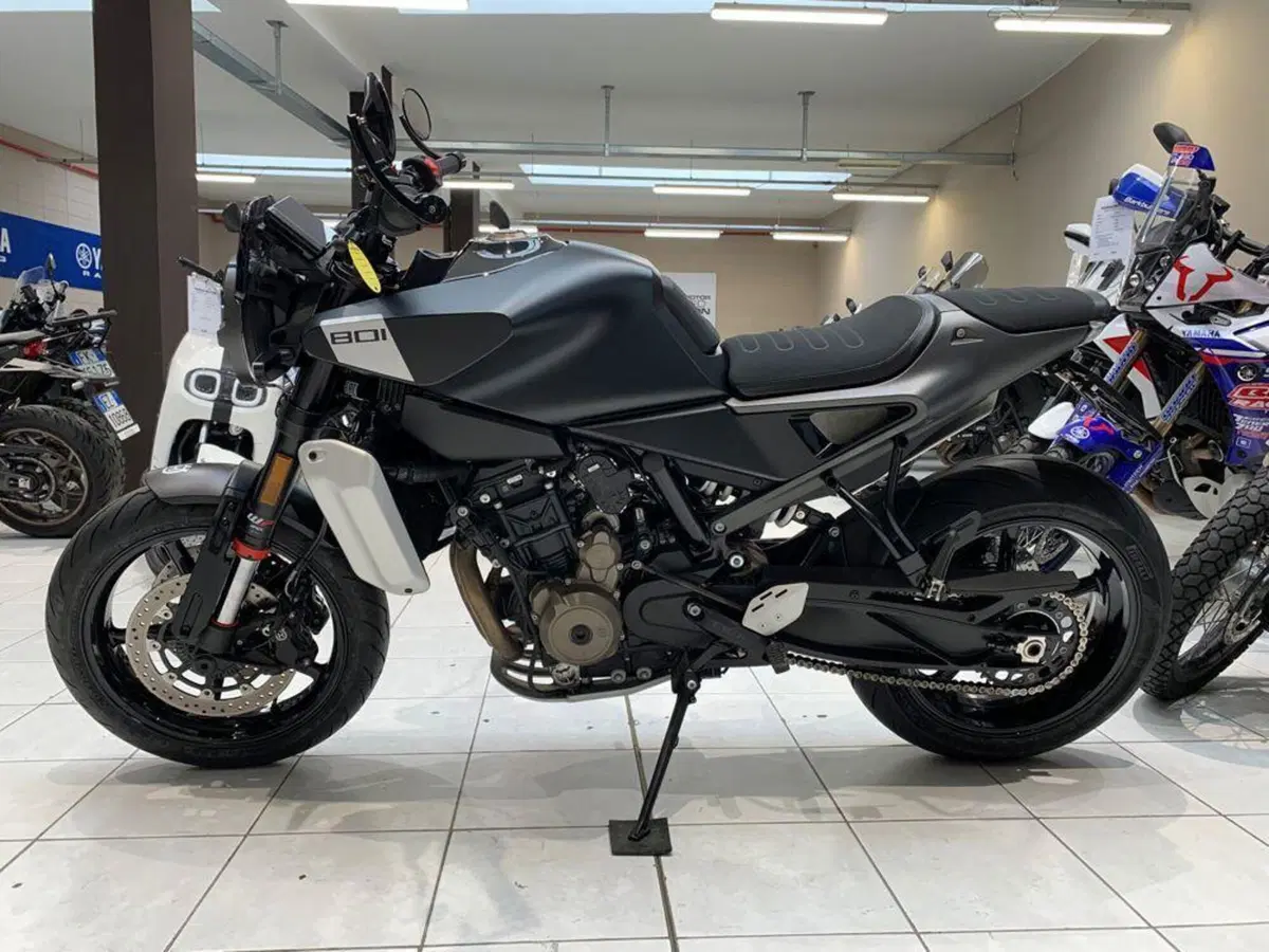 Husqvarna Svartpilen 801 (2024 - 26) (3)