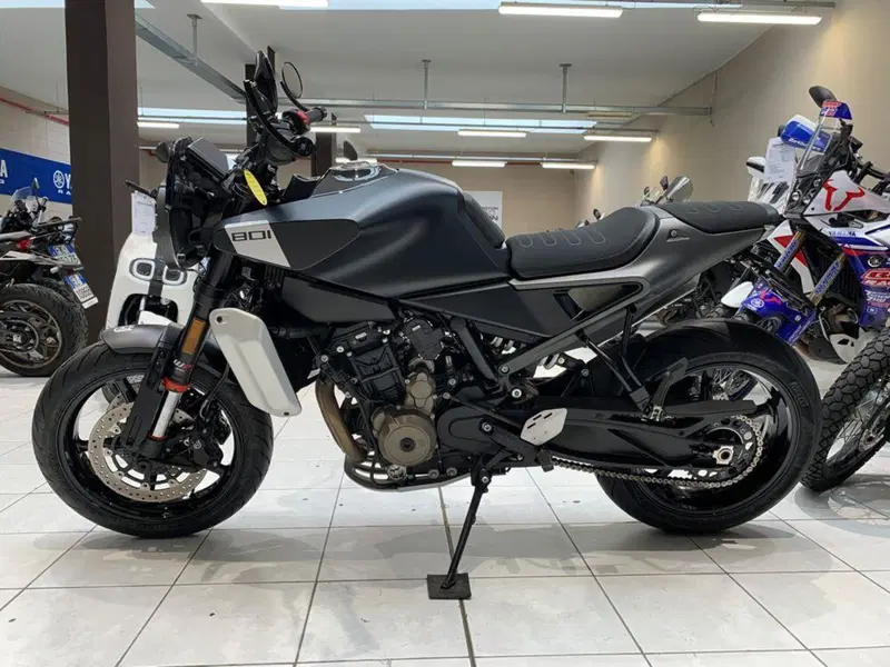 Husqvarna Svartpilen 801 (2024 - 26) (3)