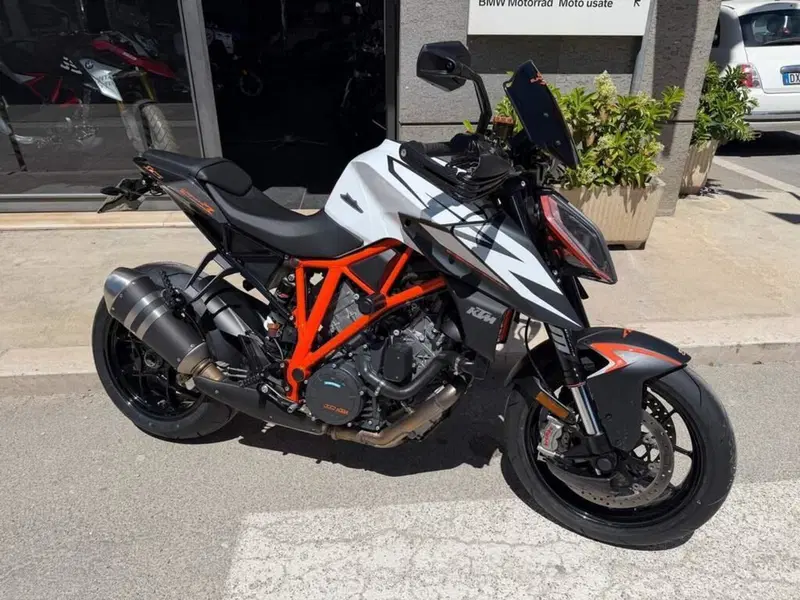 KTM 1290 Super Duke R (2019) (4)