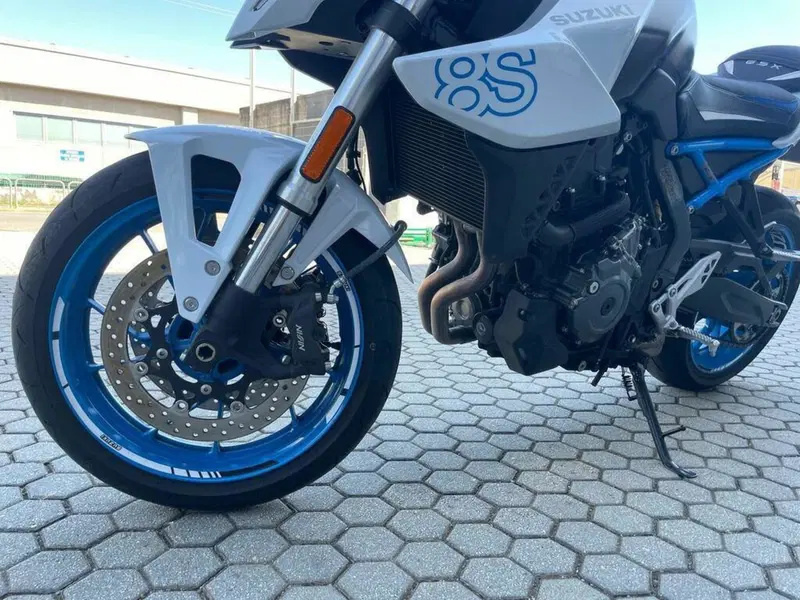 Suzuki GSX-8S (2023 - 24) (4)