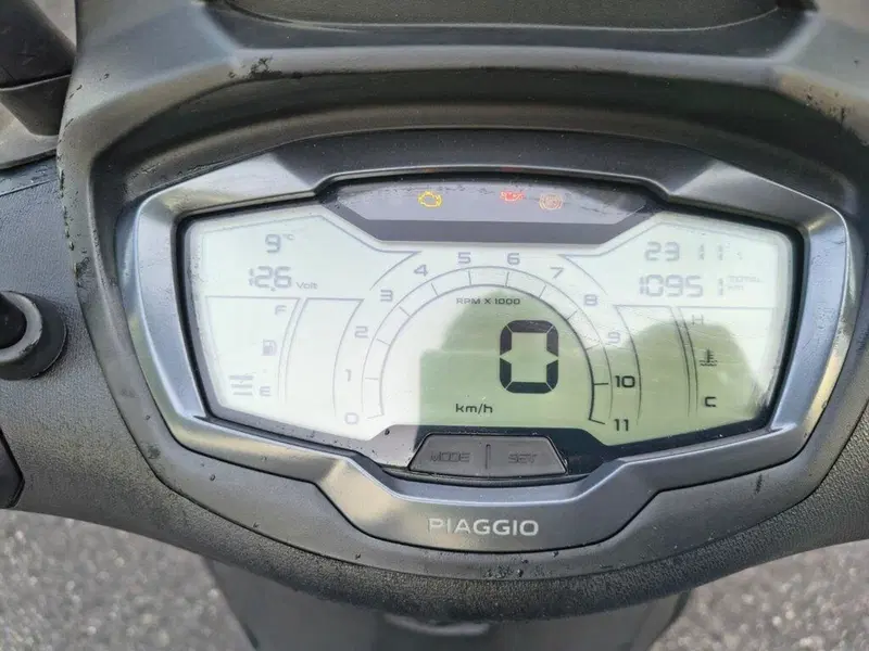 Piaggio Beverly 400 S ABS-ASR (2021 - 24) (2)