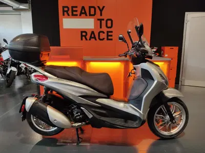 Piaggio Beverly 300 Hpe (2021) usata