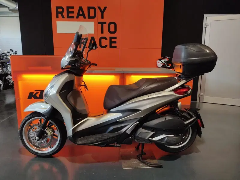 Piaggio Beverly 300 Hpe (2021) (2)